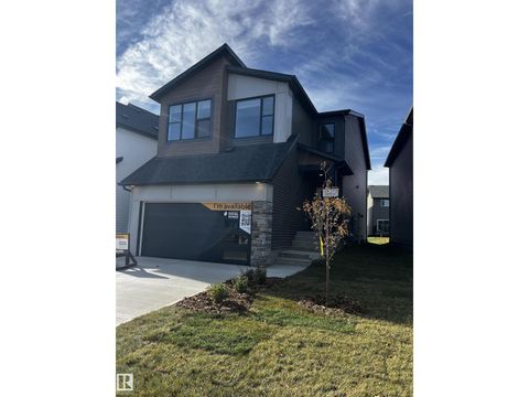 9102 Elves LO NW NW Edmonton AB T6M3G2