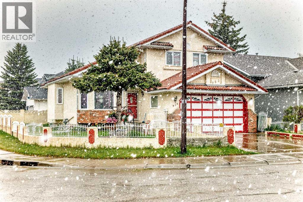 952 Applewood Drive SE
