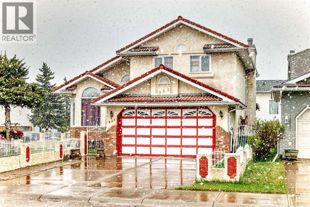 952 Applewood Drive SE