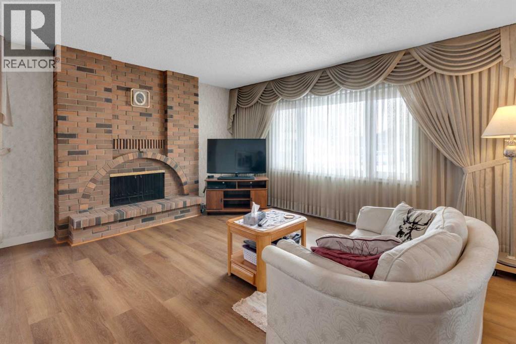 6004 Maddock Drive NE