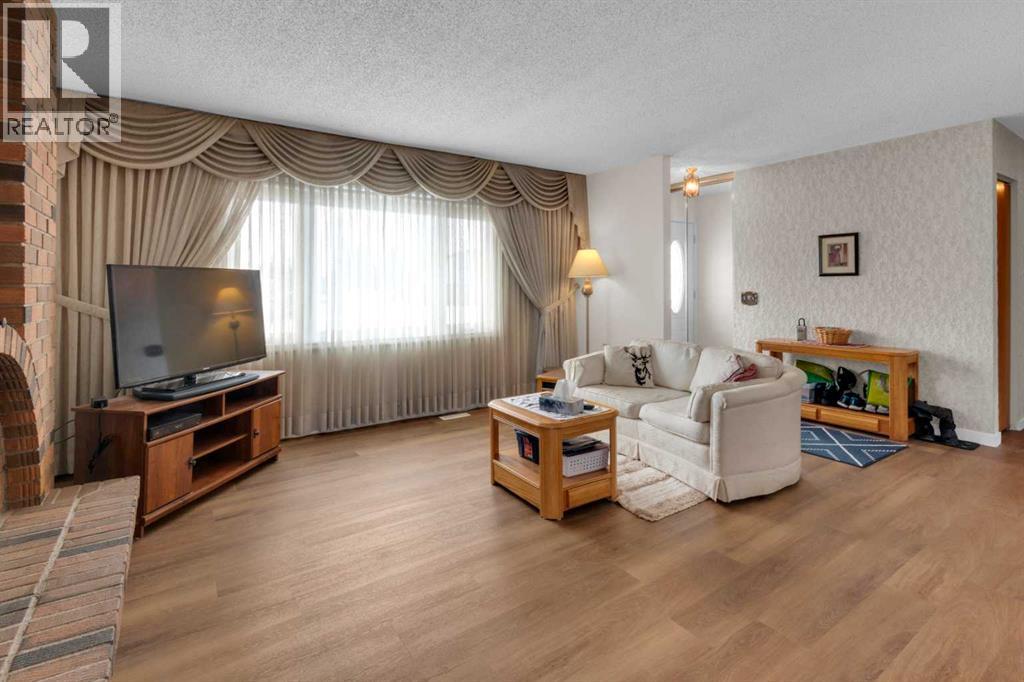 6004 Maddock Drive NE