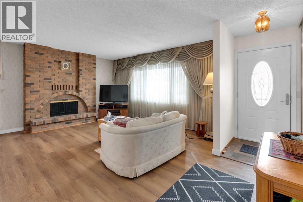 6004 Maddock Drive NE