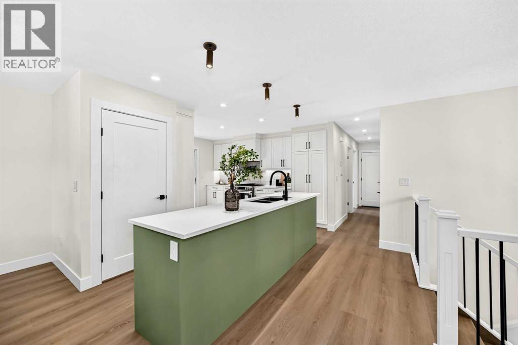 307 Silverthorn Way NW