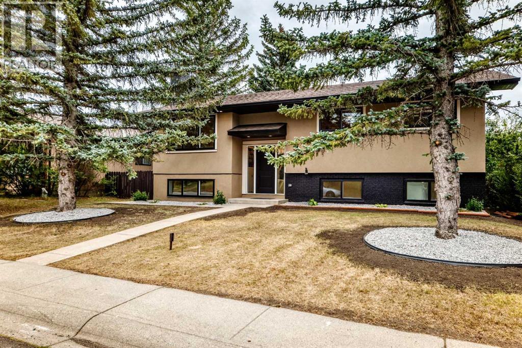 307 Silverthorn Way NW