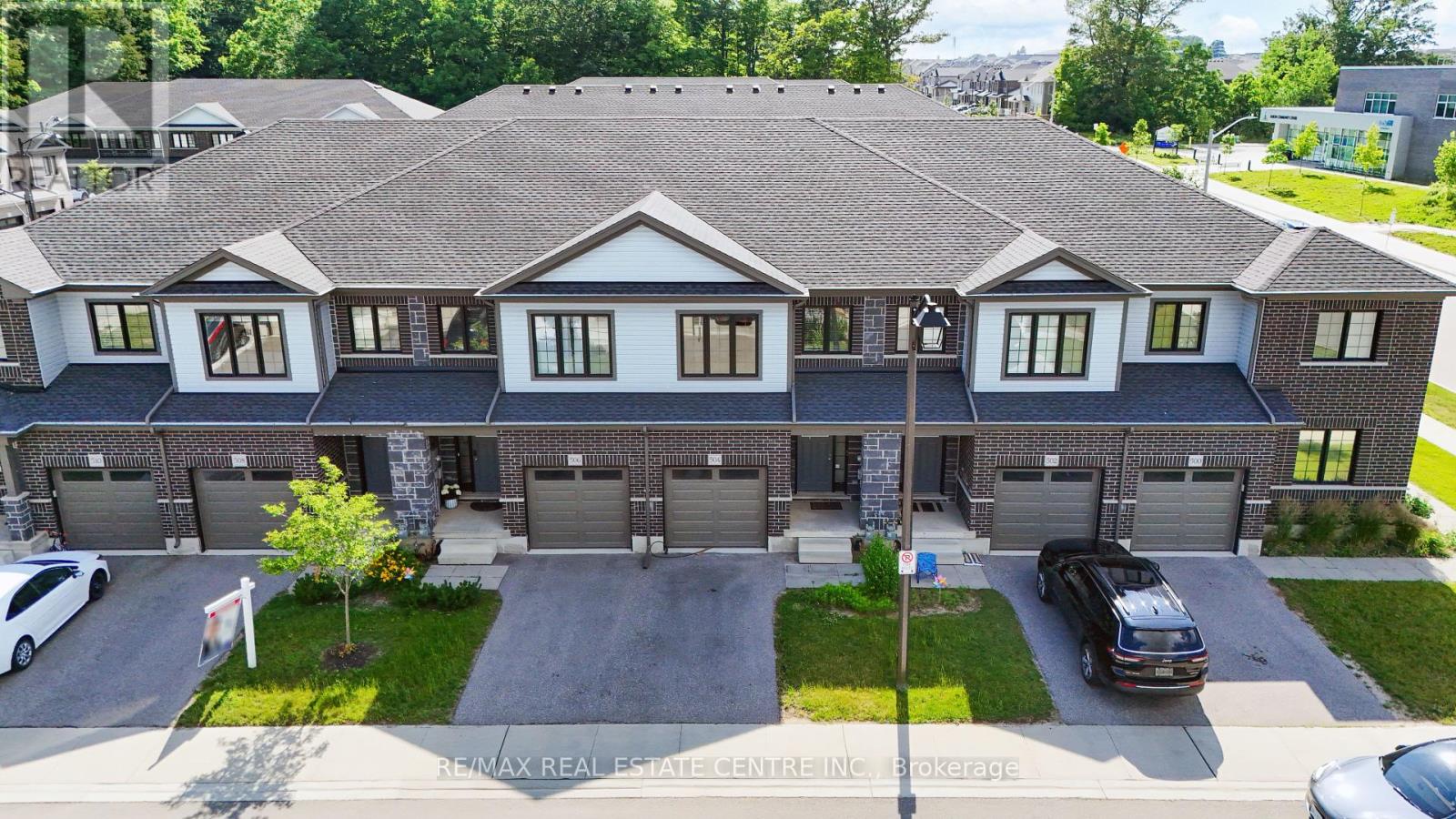 504 WOODLEA COURT