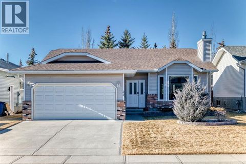 32 West Mackay Crescent Cochrane AB T4C1J9