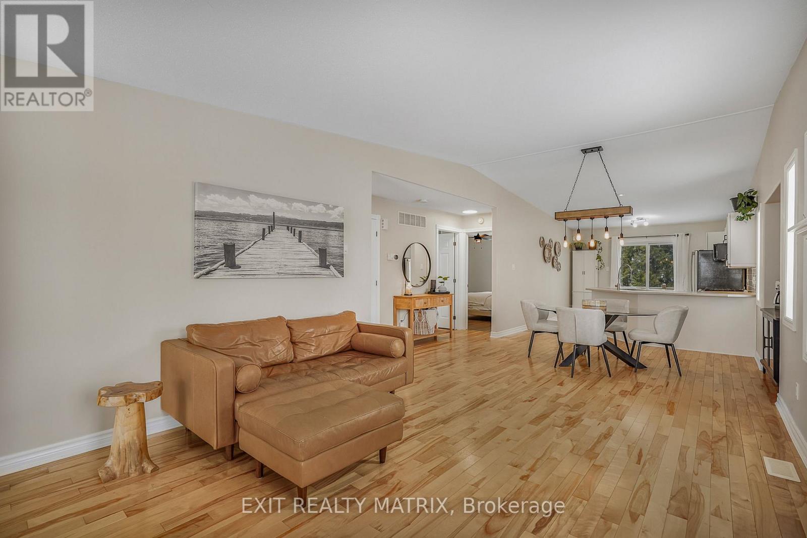 403 CENTENAIRE STREET