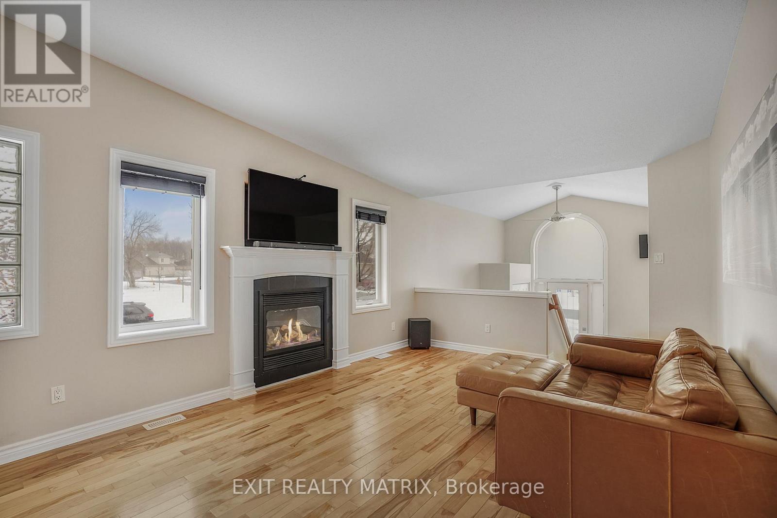 403 CENTENAIRE STREET