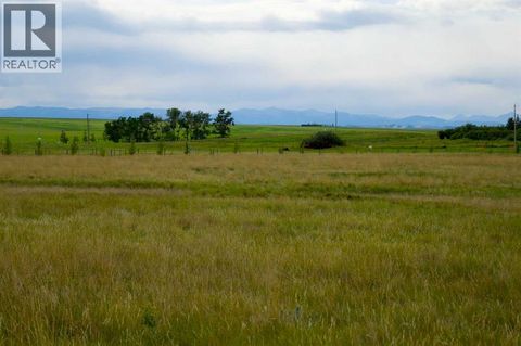 530 AVE W Rural Foothills County AB T1S1B4