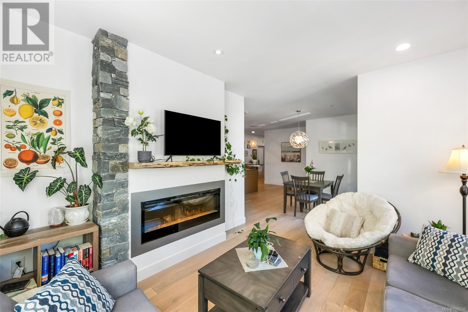 201 2580 Penrhyn St