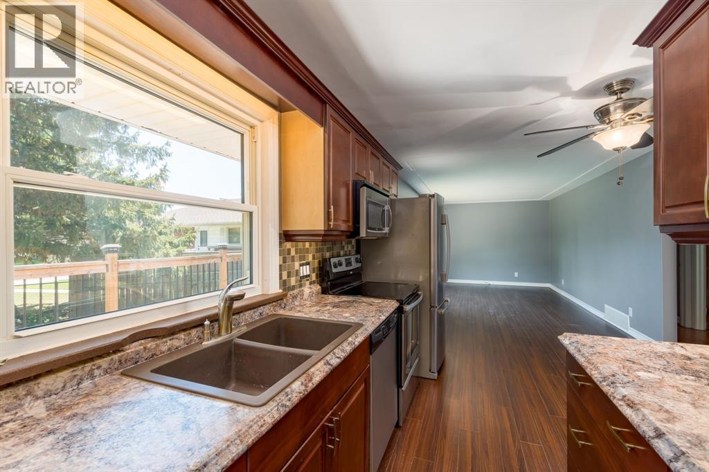 18 TWEEDSMUIR AVENUE