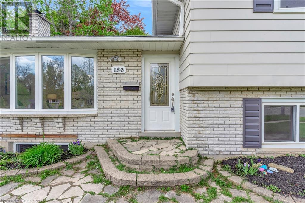 186 CEDARBRAE Avenue