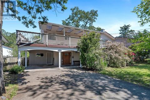 1736 Feltham Rd Saanich BC V8N2A3