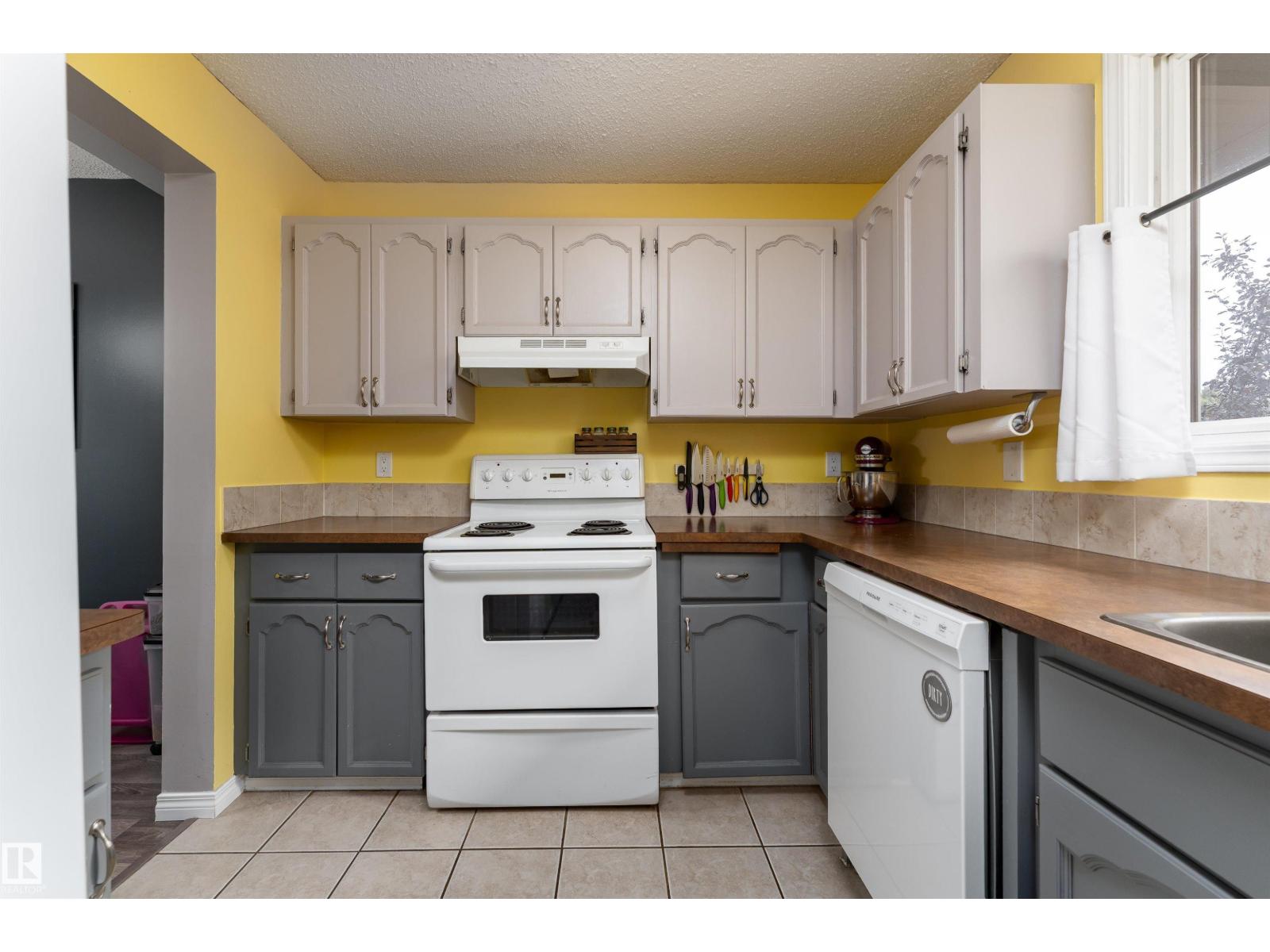 3231 142 AV NW