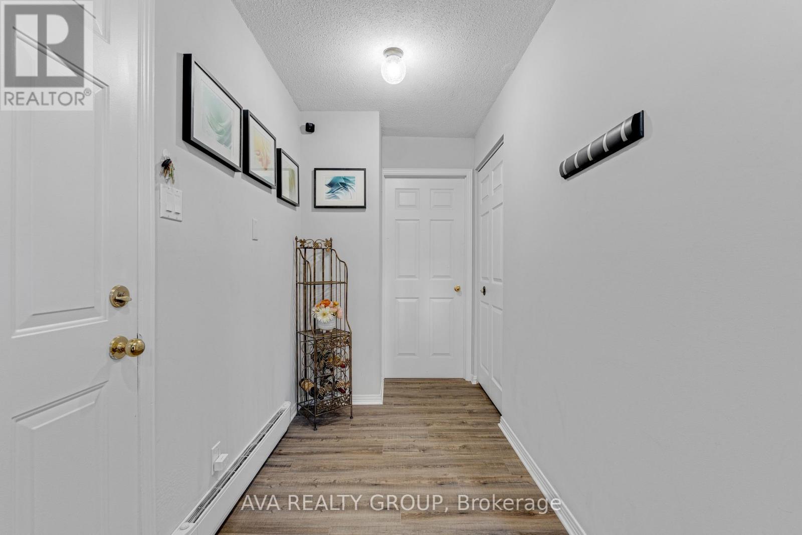7 - 106 STRATAS COURT N