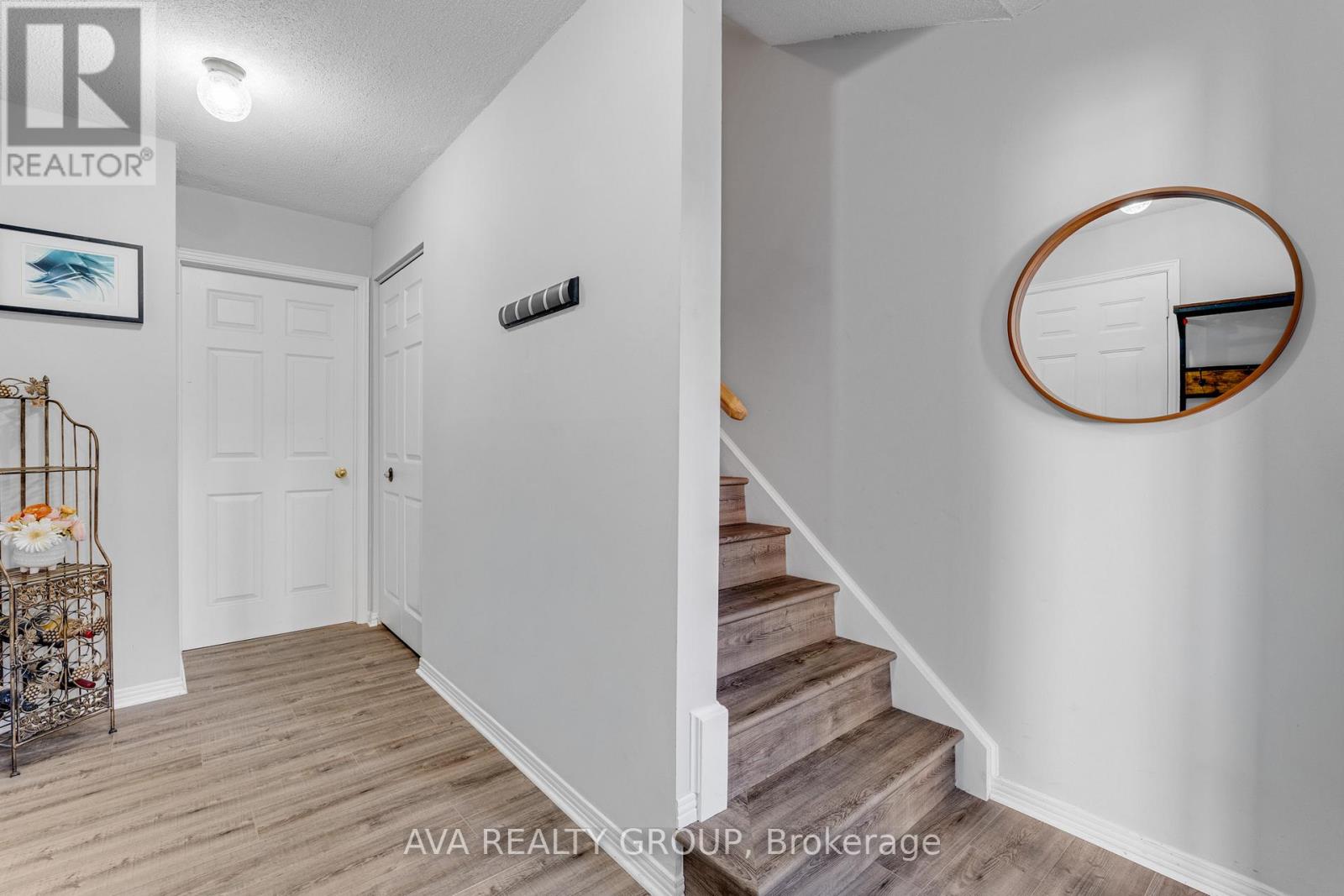 7 - 106 STRATAS COURT N