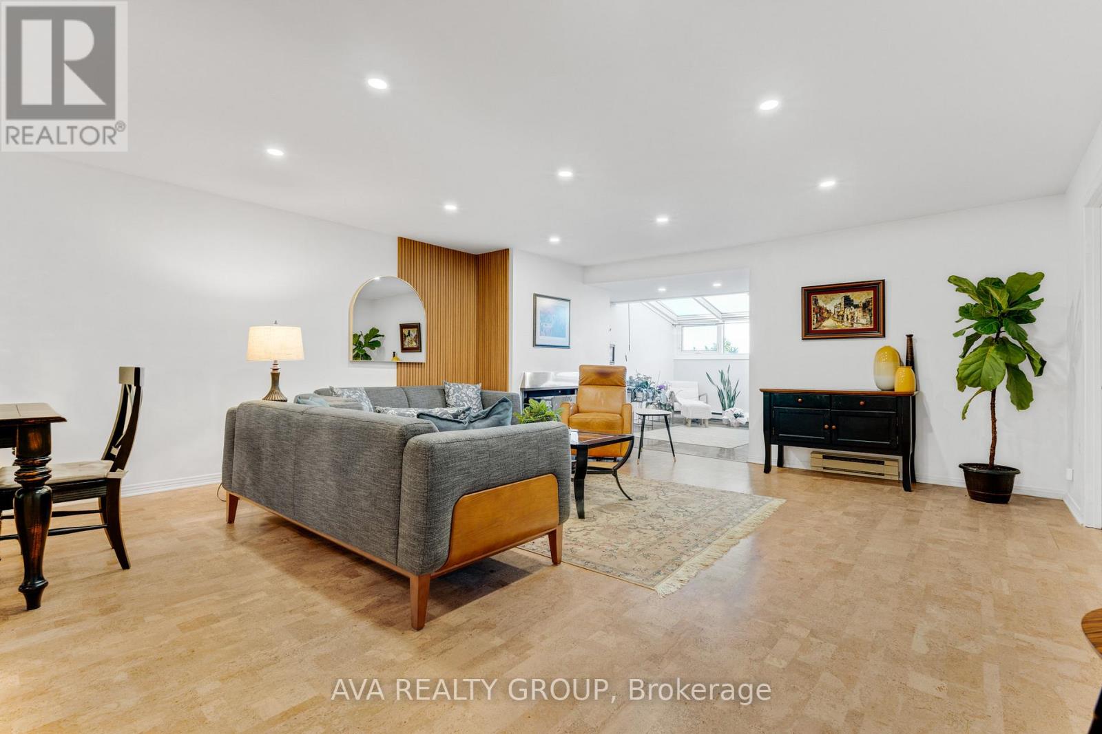 7 - 106 STRATAS COURT N