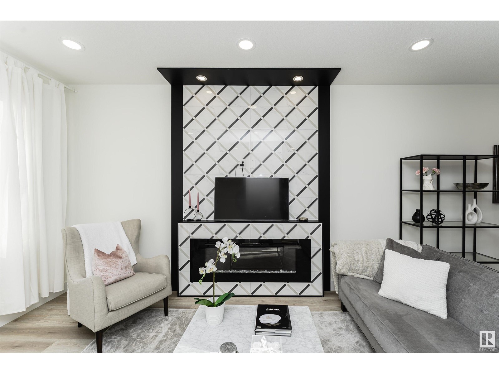 7224 112 ST NW