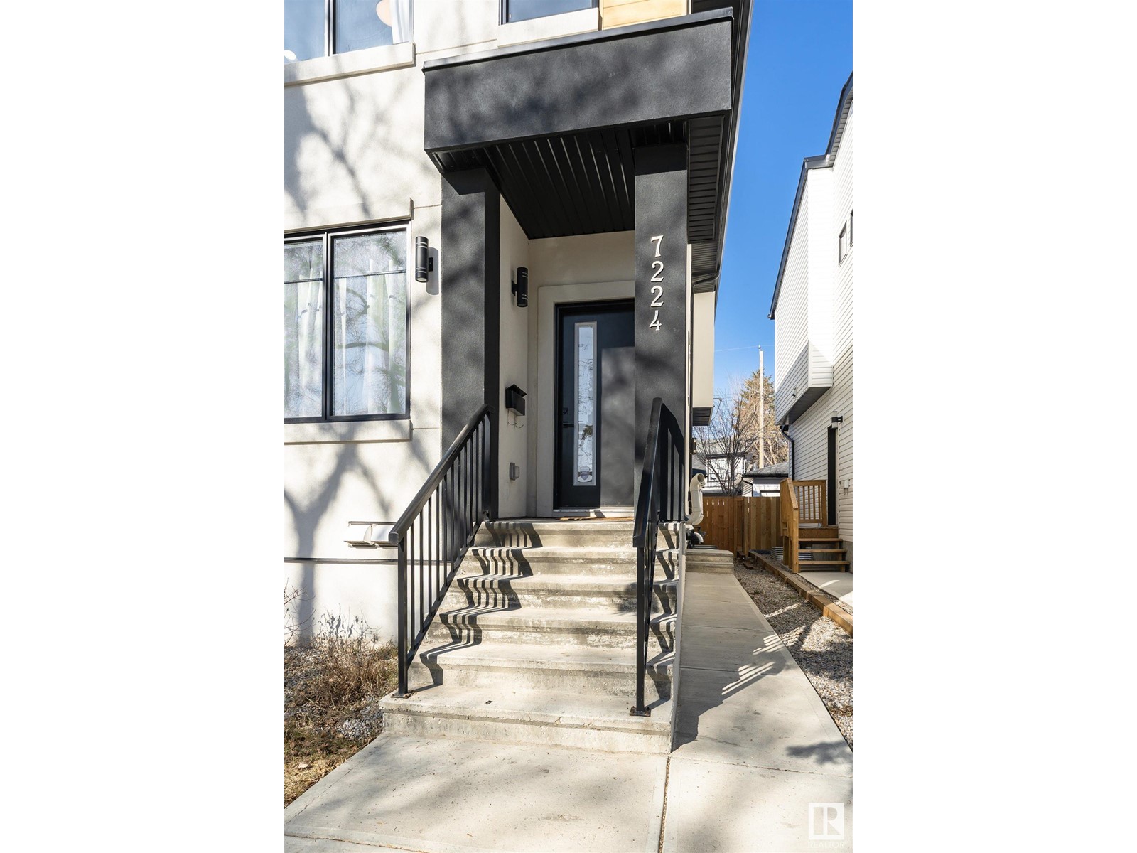 7224 112 ST NW