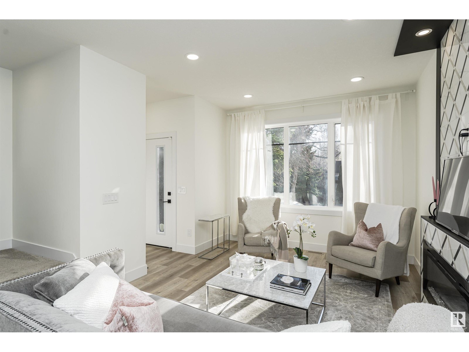 7224 112 ST NW
