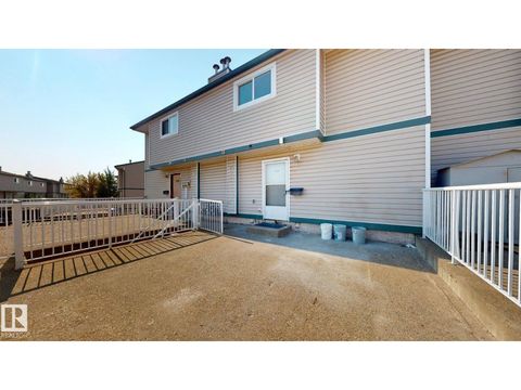 1396 LAKEWOOD RD NW Edmonton AB T6K3M2