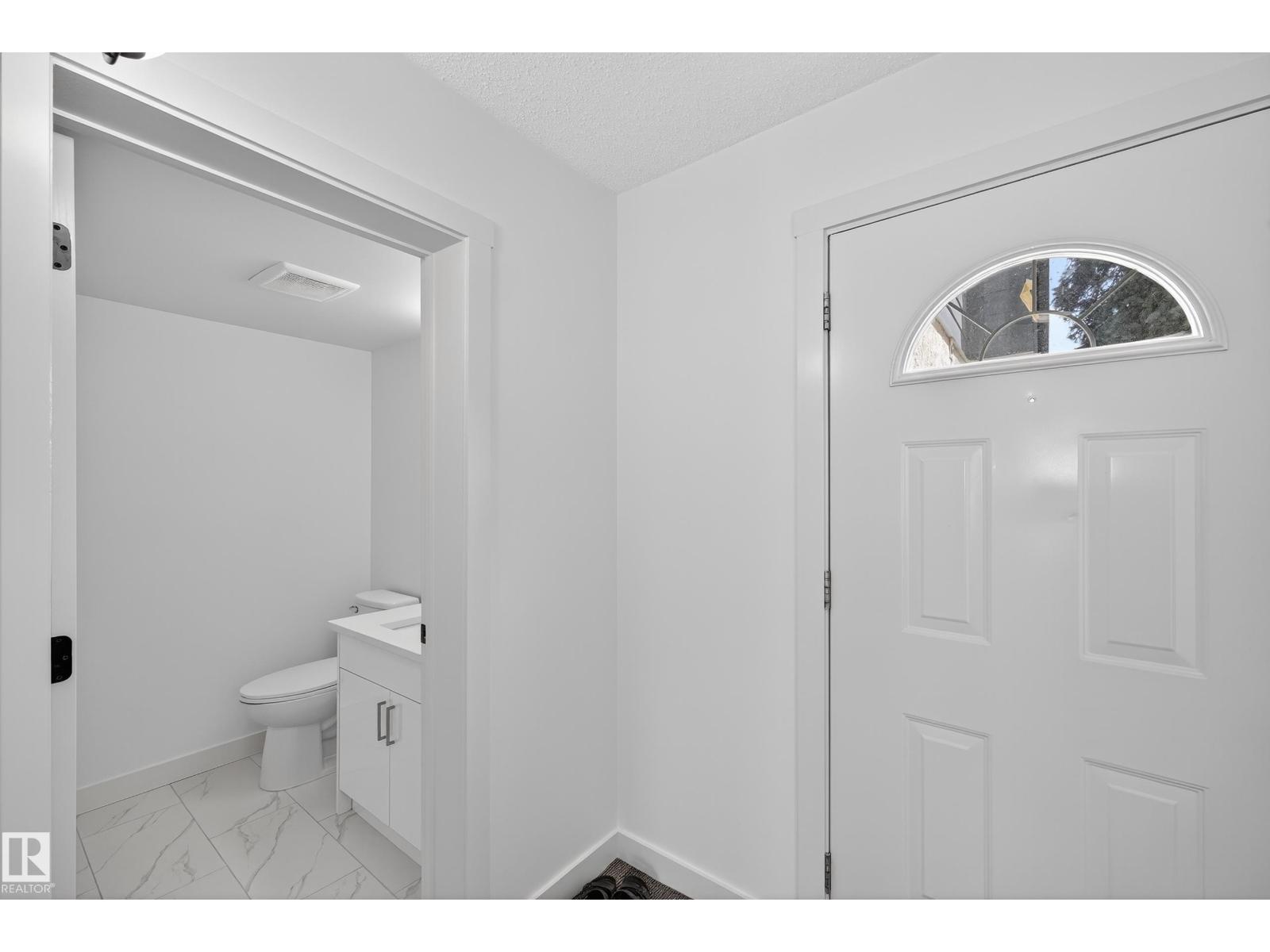 17136 100 ST NW