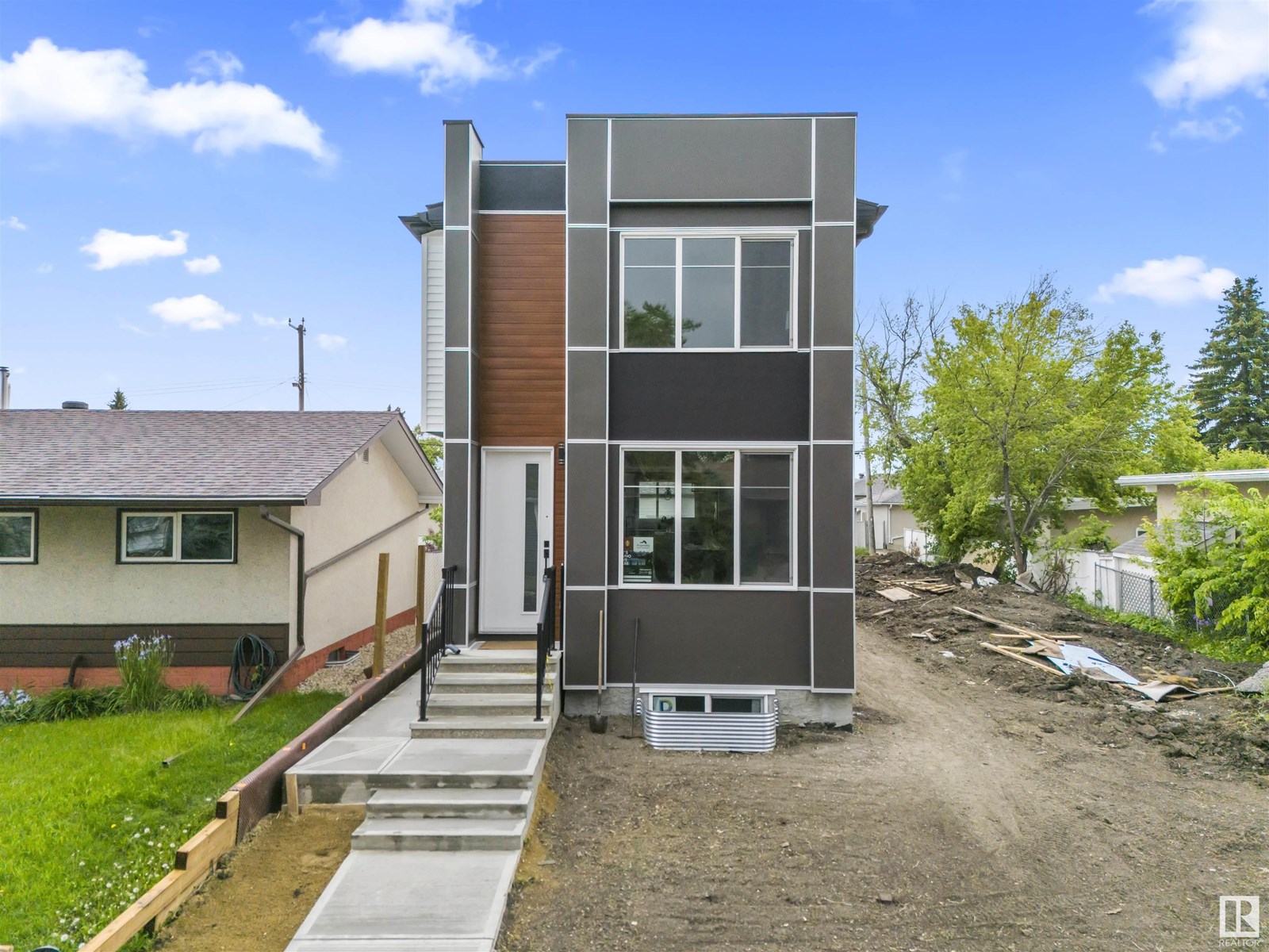 4725 105B ST NW