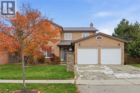 2 JEANETTE Avenue Grimsby ON L3M5B4