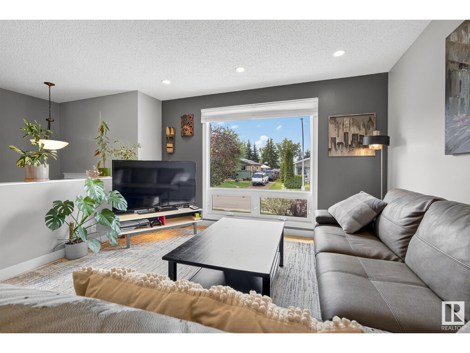 4524 35 AV NW