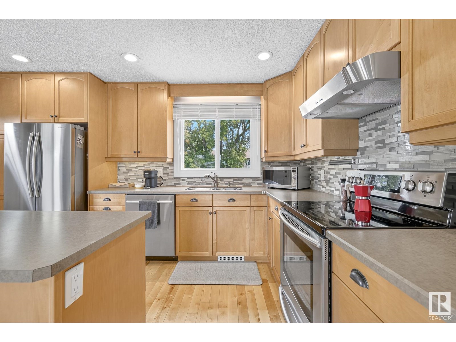 4524 35 AV NW