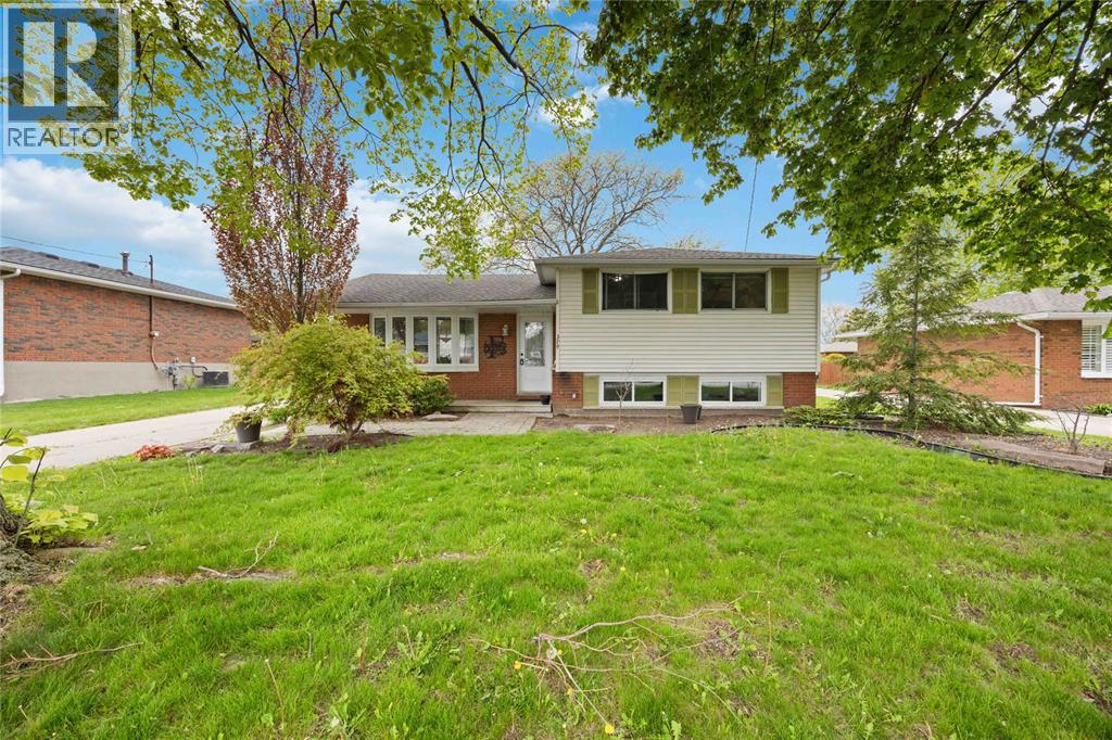 379 Alfred STREET - Photo 3