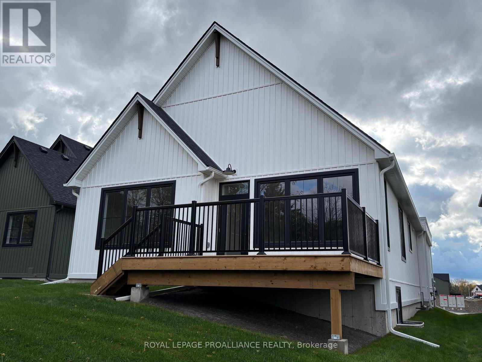 38 HOLLINGSWORTH STREET