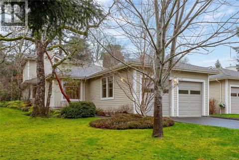 53 850 Parklands Dr Esquimalt BC V9A7L9