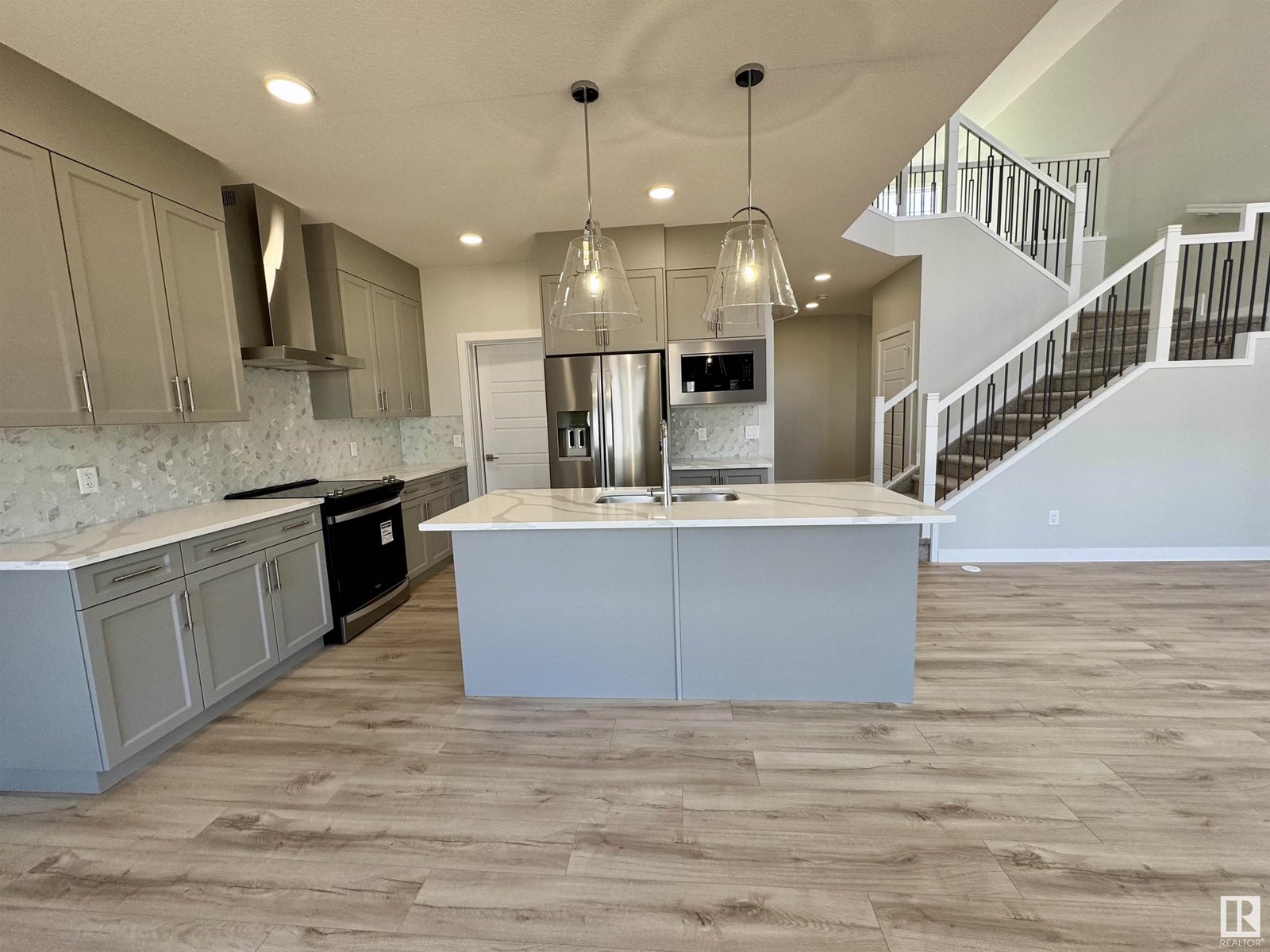 2030 13A AV NW