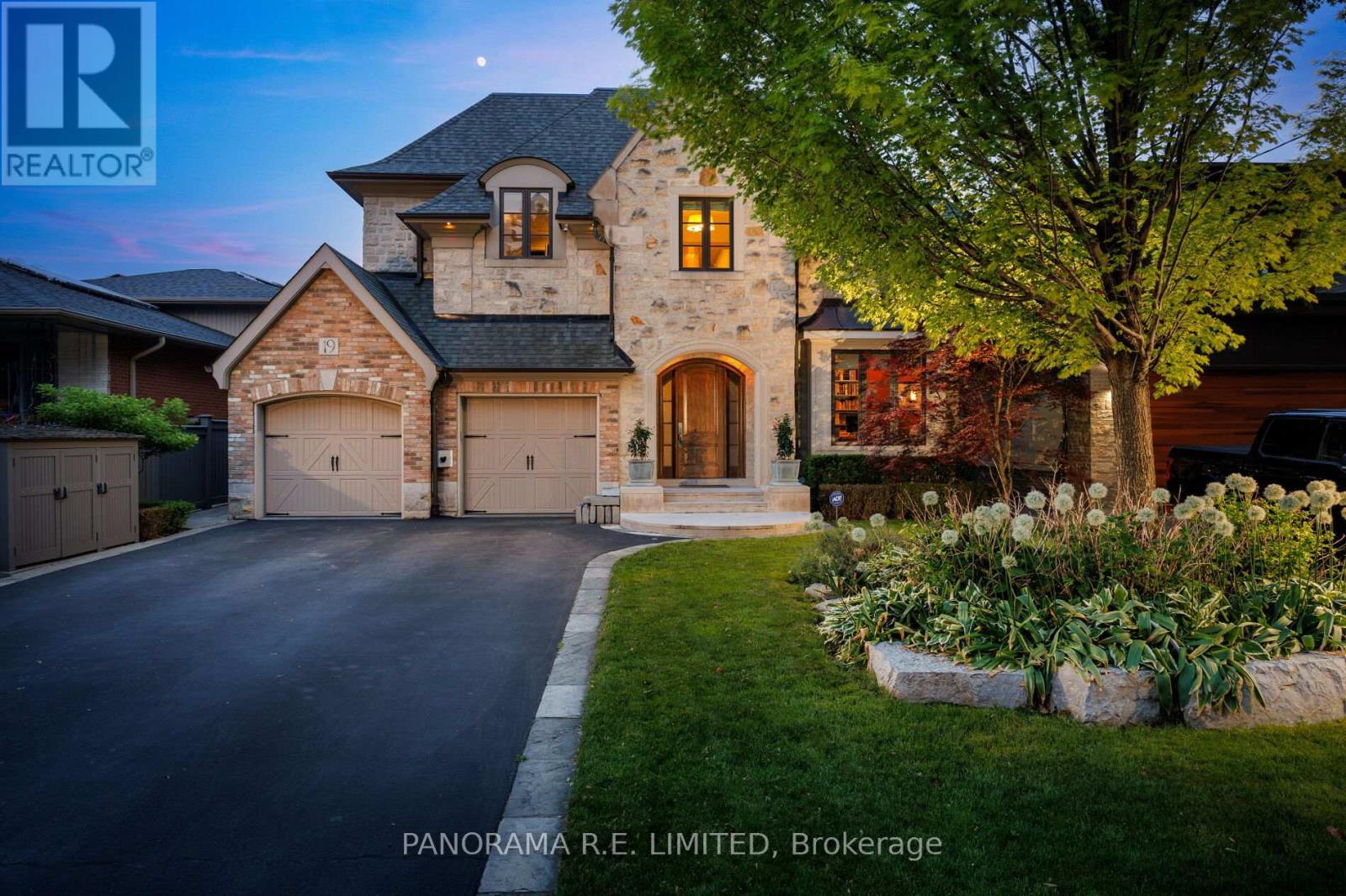 19 GRAYSTONE GARDENS