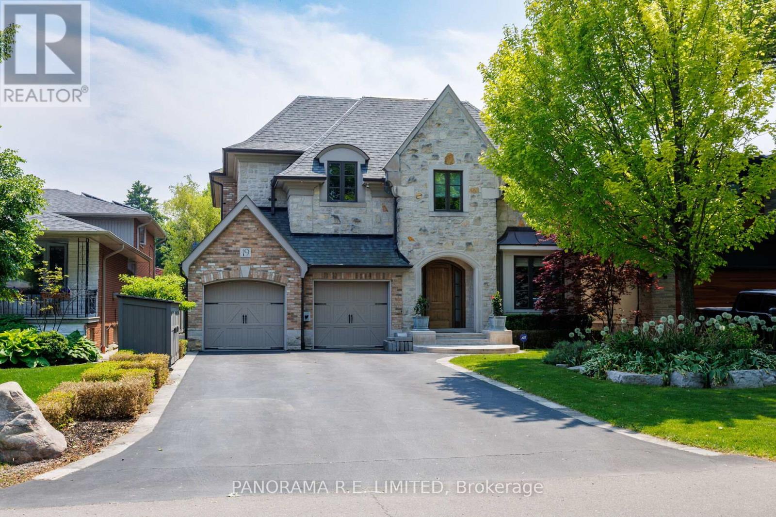 19 GRAYSTONE GARDENS