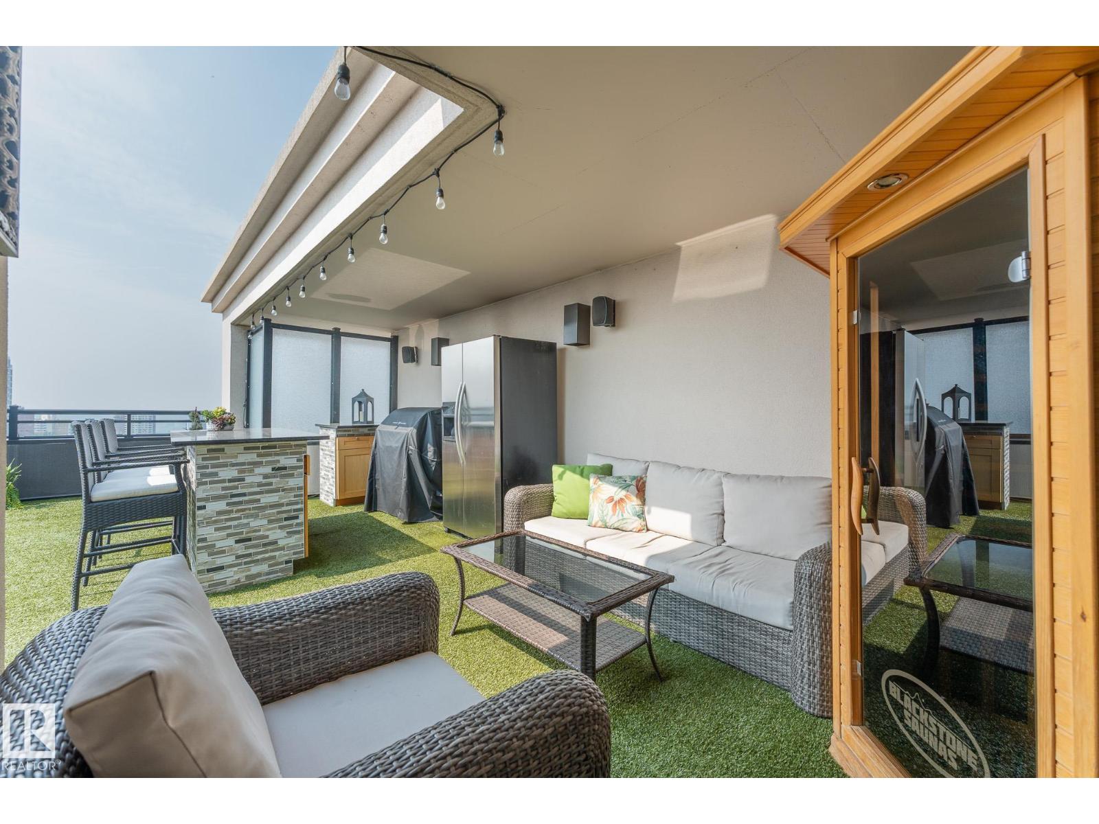 #PH04/1804 9939 109 ST NW