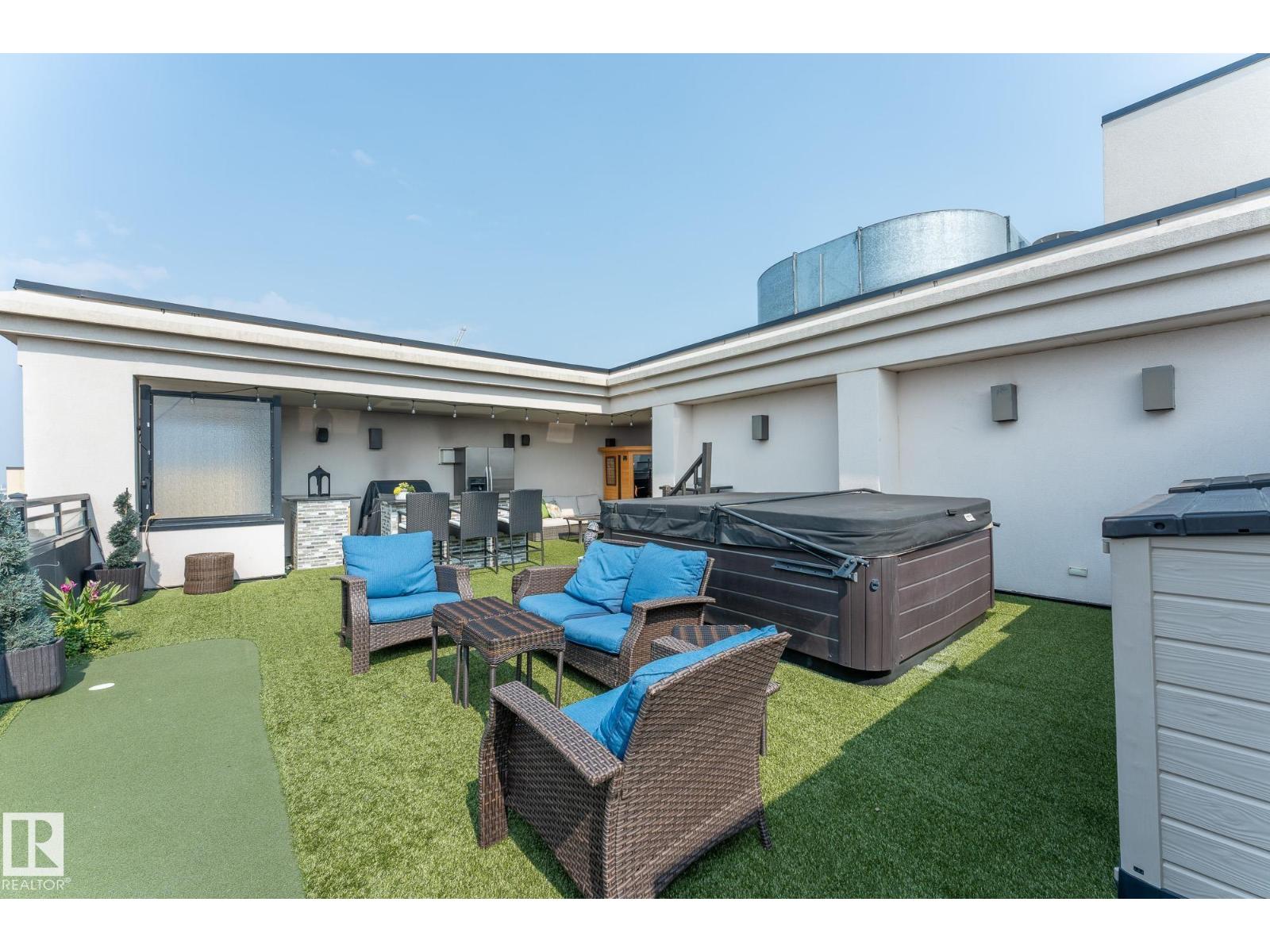 #PH04/1804 9939 109 ST NW