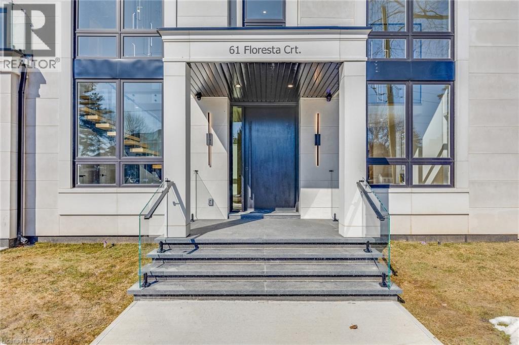 61 FLORESTA Court