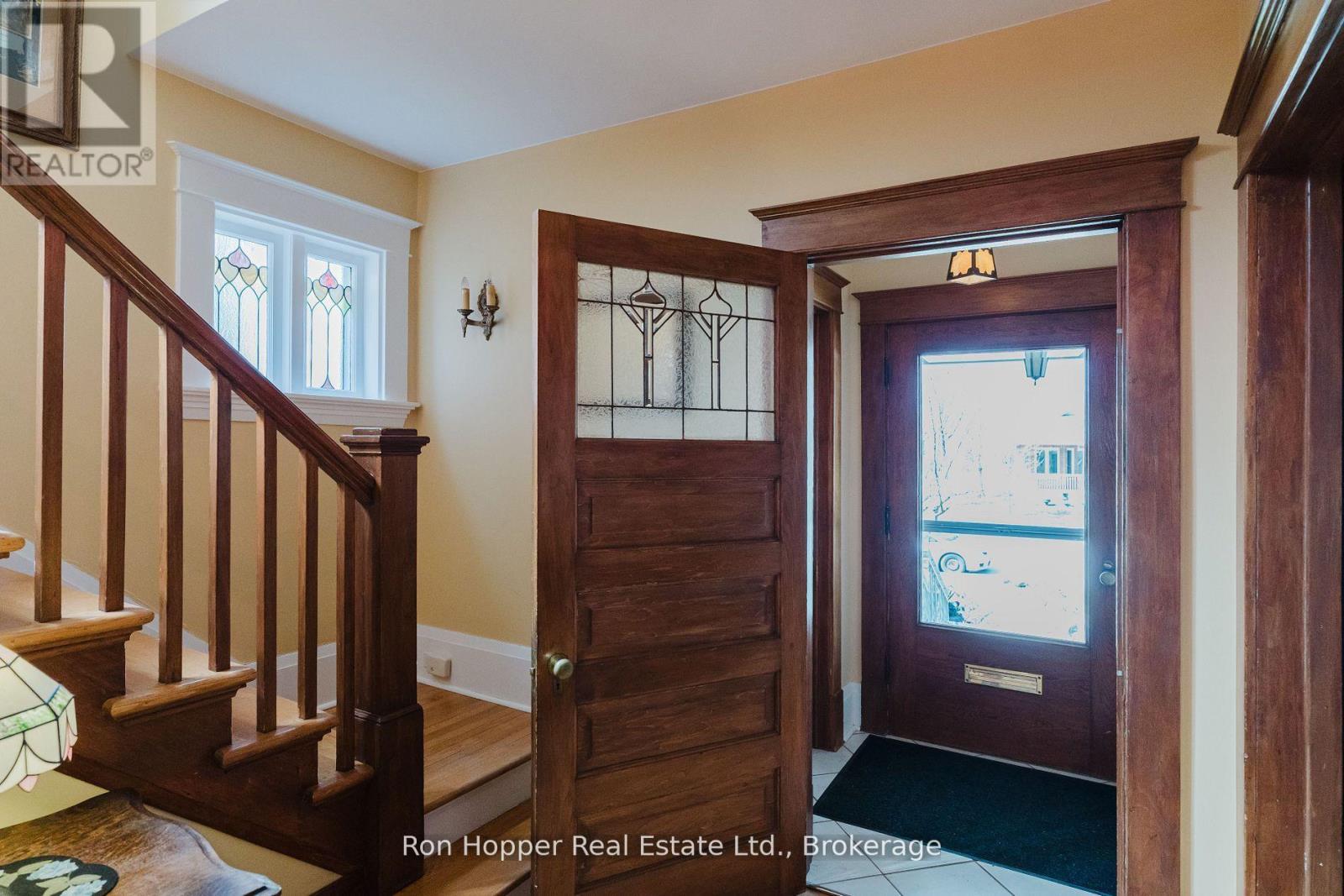525 9TH STREET E