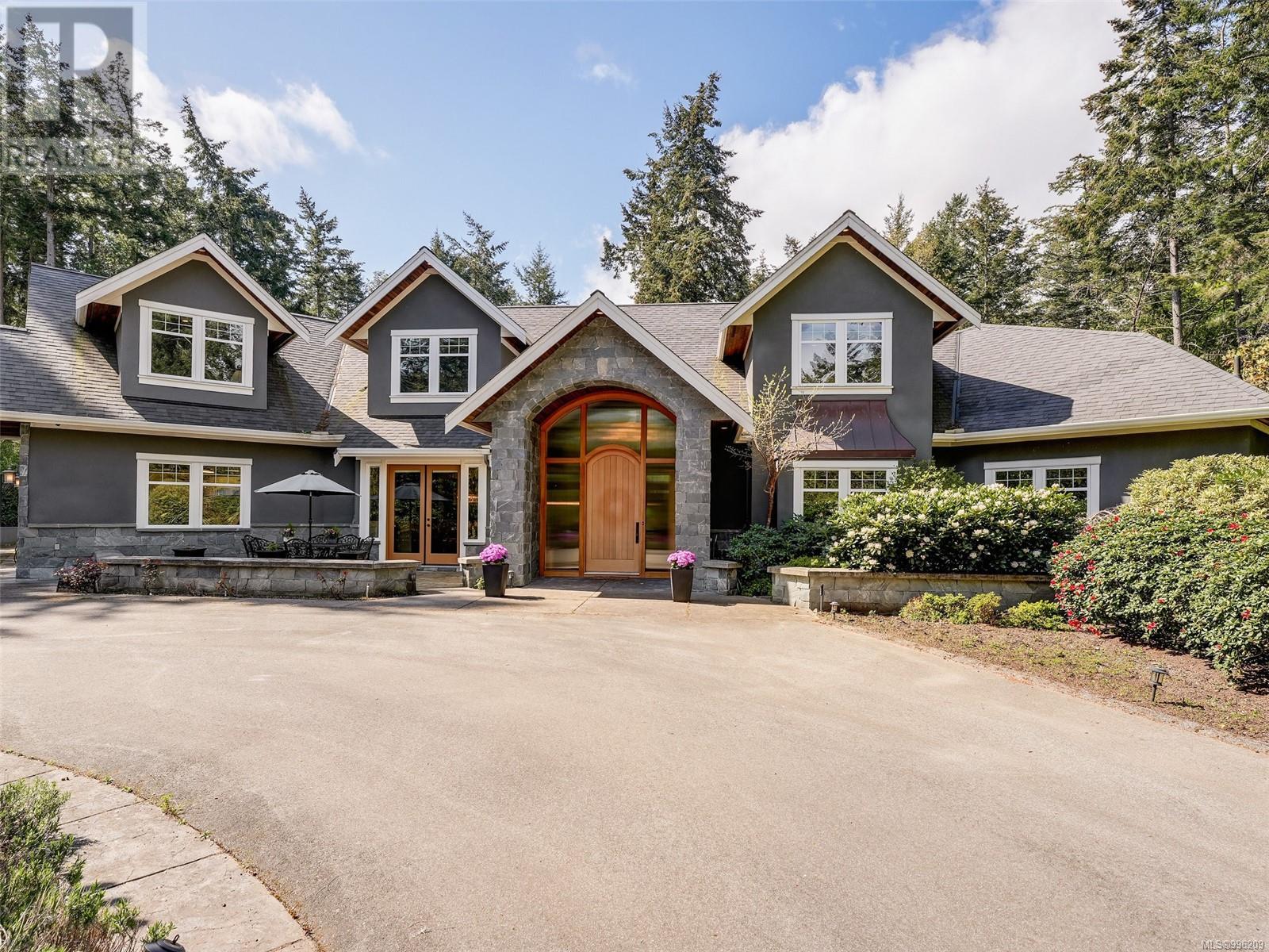 2615 Queenswood Dr