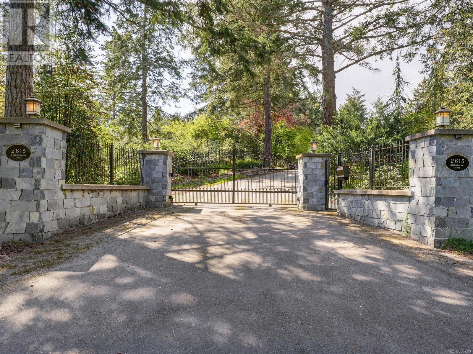 2615 Queenswood Dr