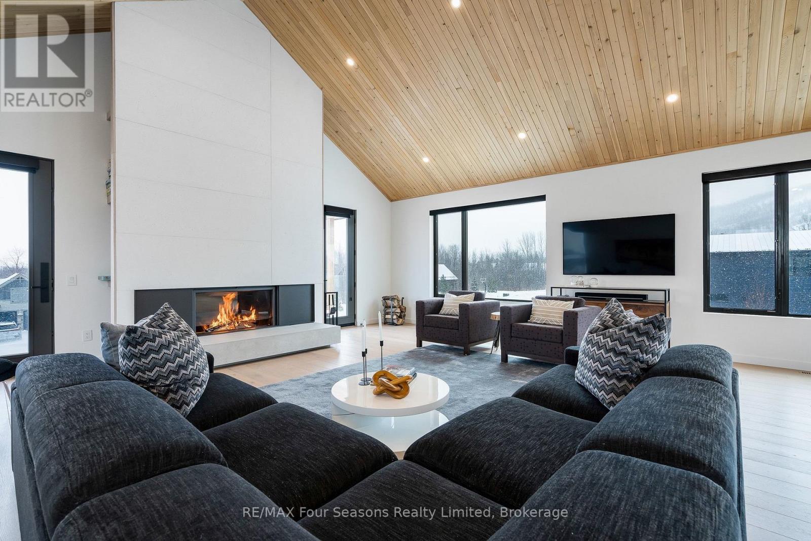 126 COURCHEVEL CRESCENT