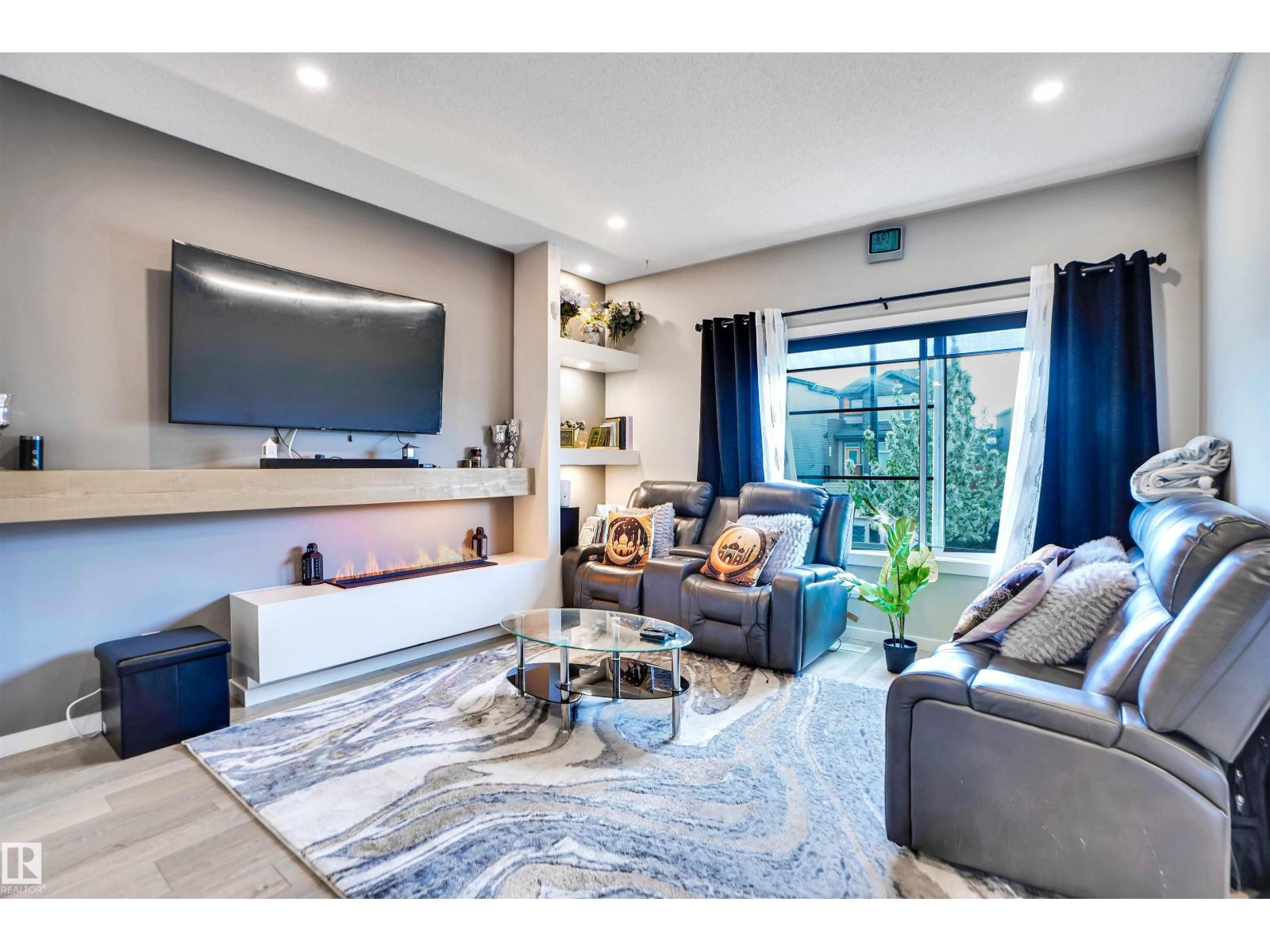 266 CHARLESWORTH DR SW