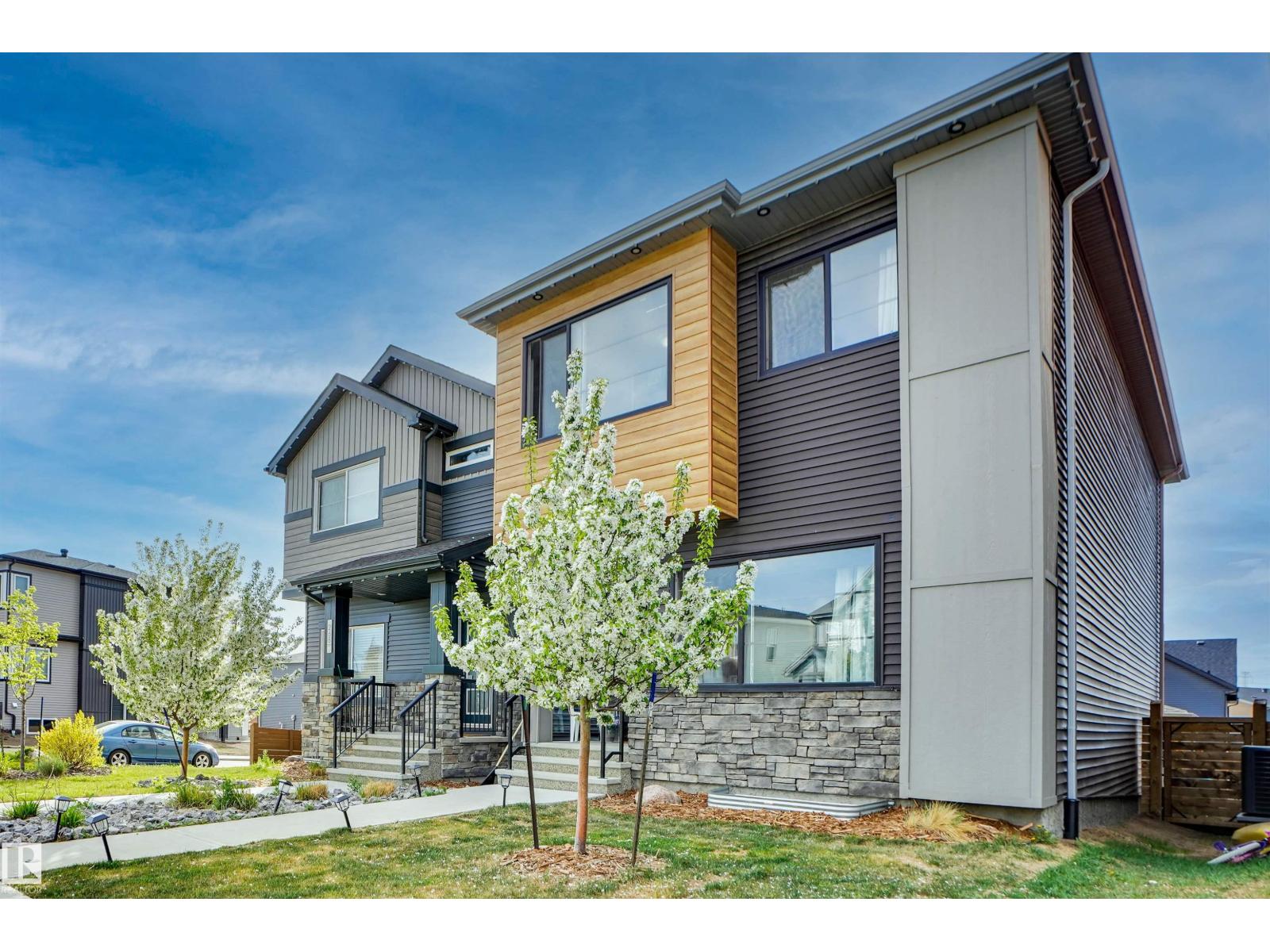 266 CHARLESWORTH DR SW