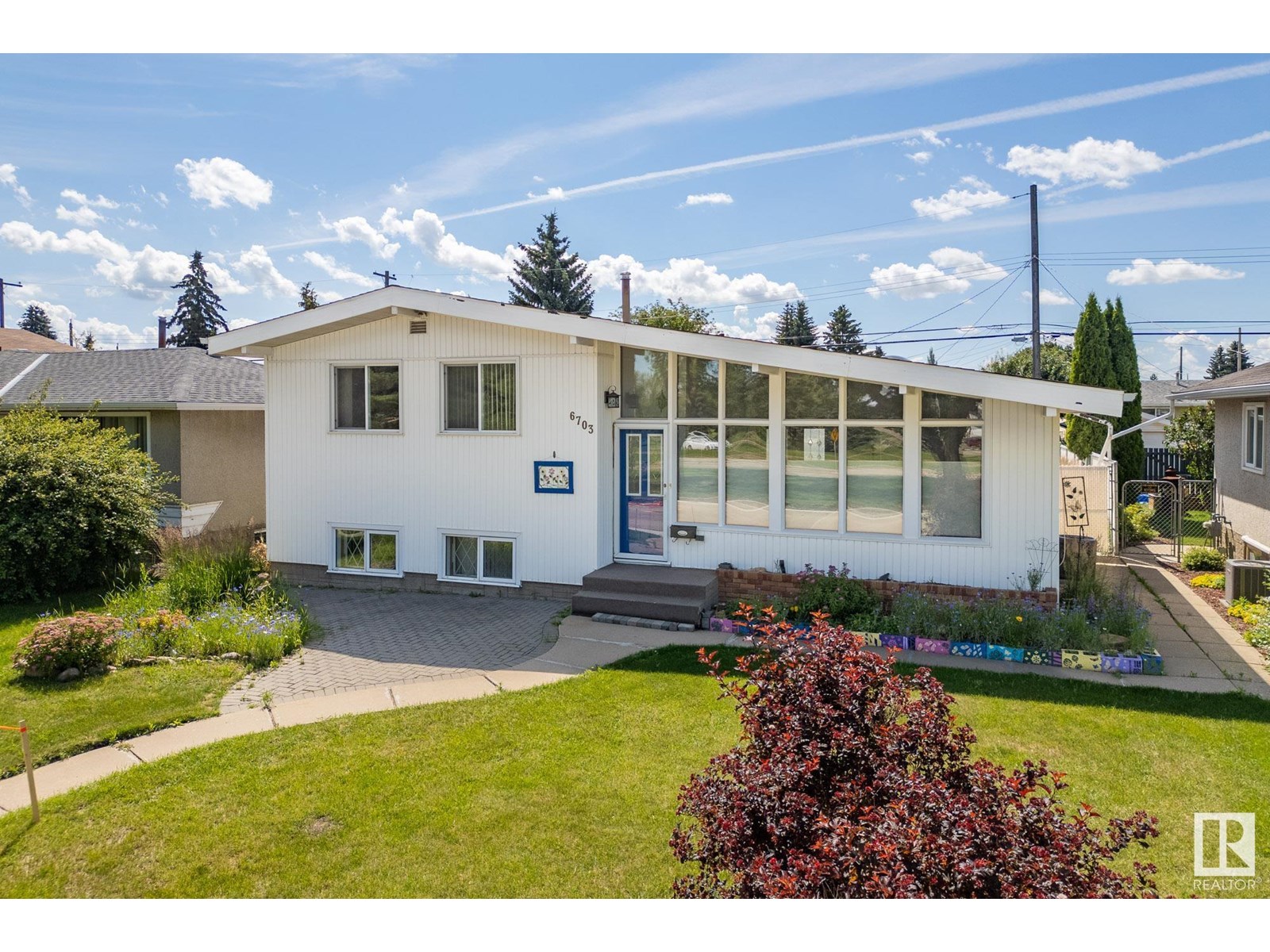 6703 98 AV NW