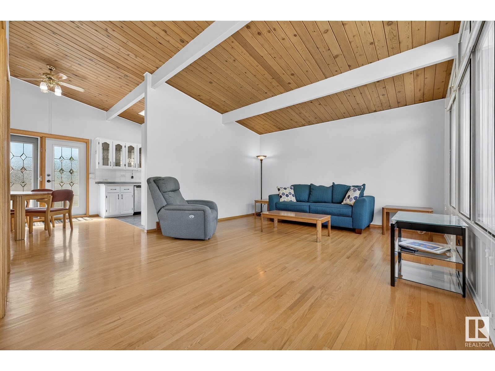 6703 98 AV NW