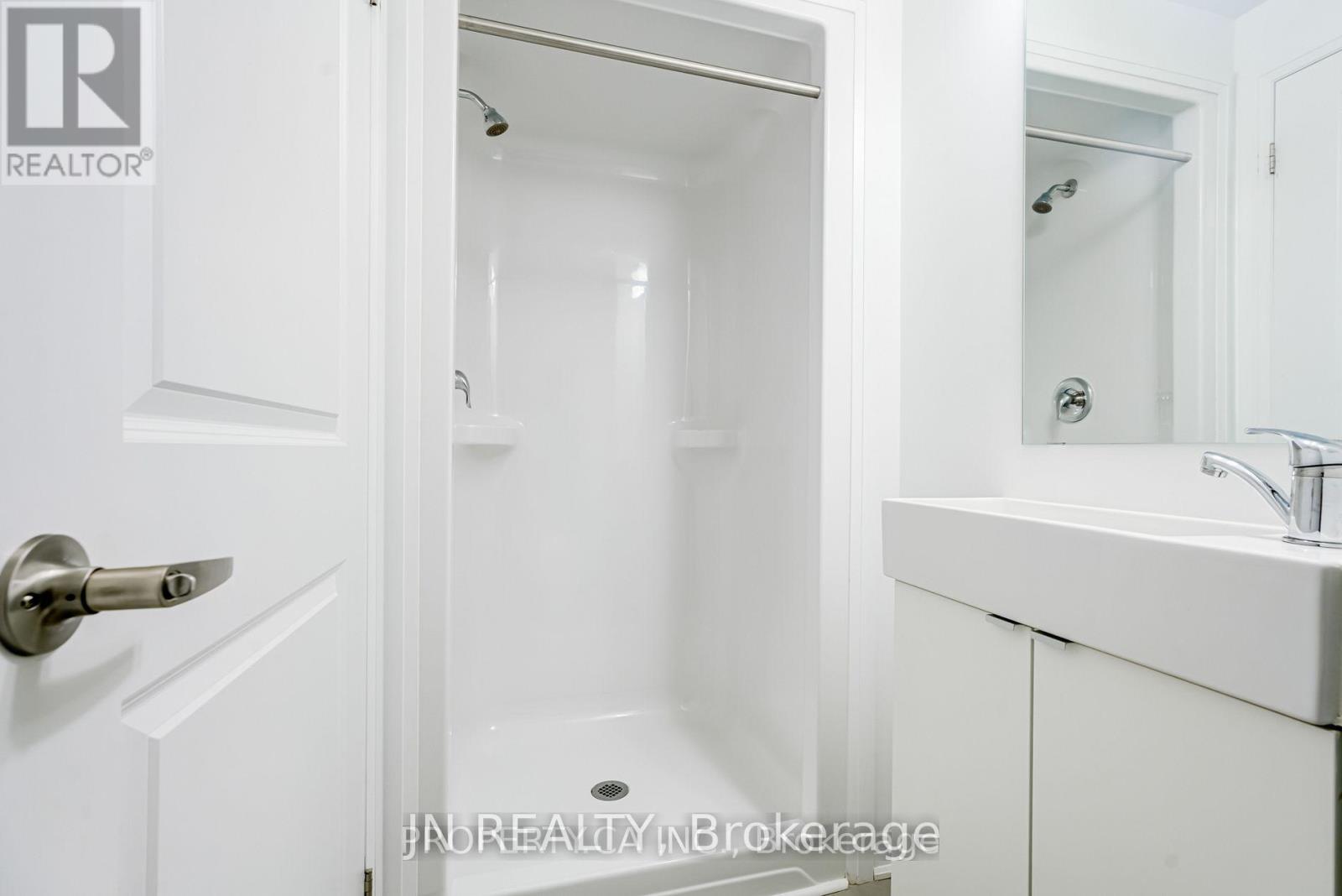 642 - 1900 SIMCOE ST STREET N