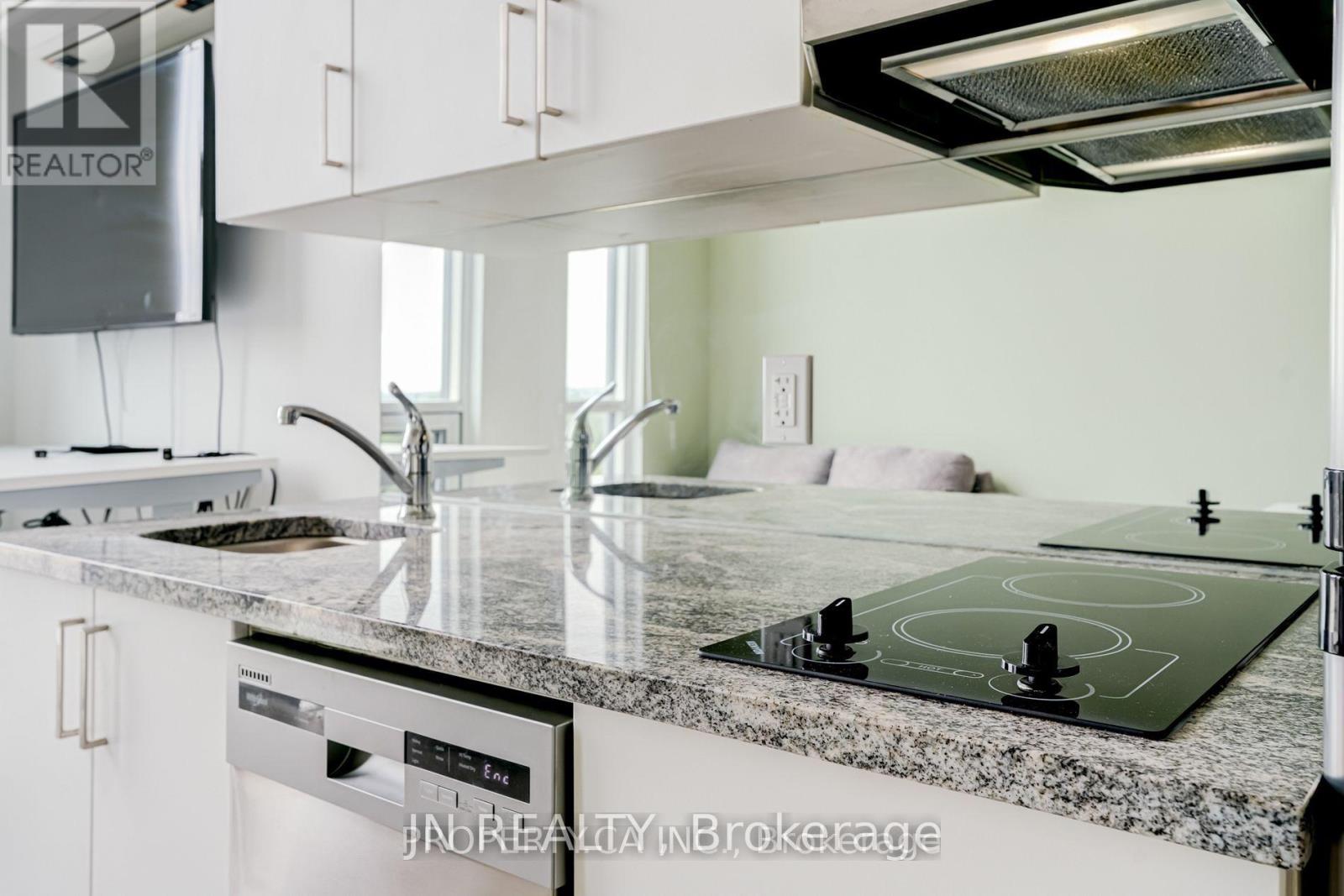 642 - 1900 SIMCOE ST STREET N