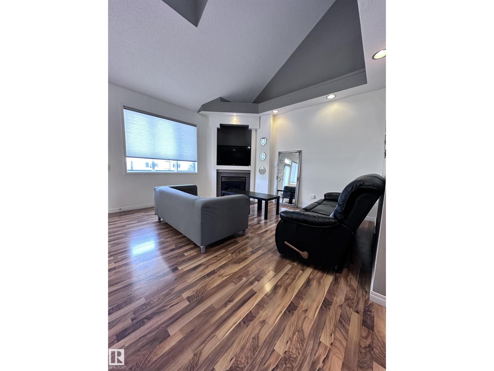 #23 4821 TERWILLEGAR CM NW